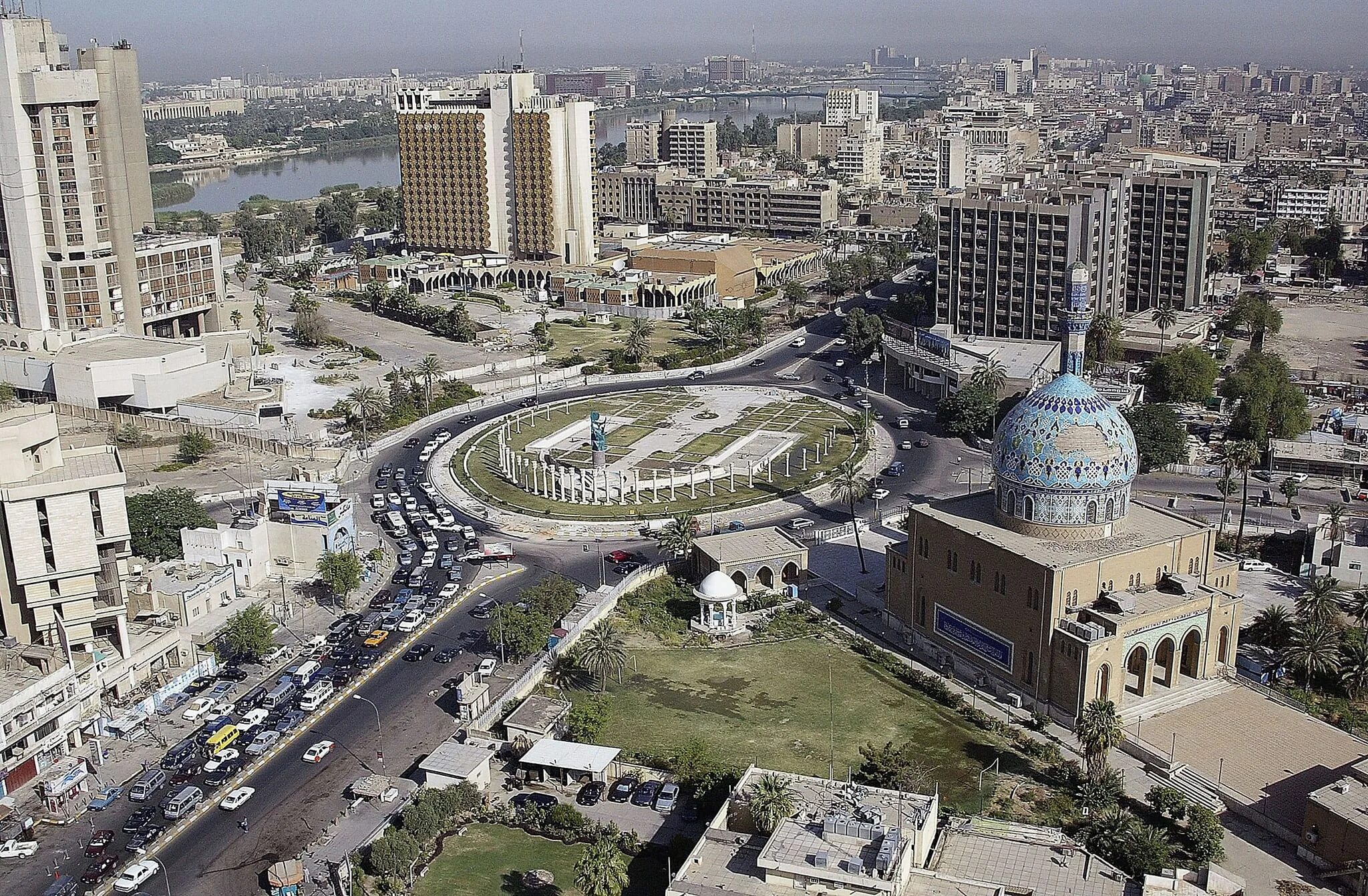 Город багдад страна. Ирак Багдад. Багдад столица Ирака. Багдад столица Ирака до войны. Дворец Мансура Багдад.