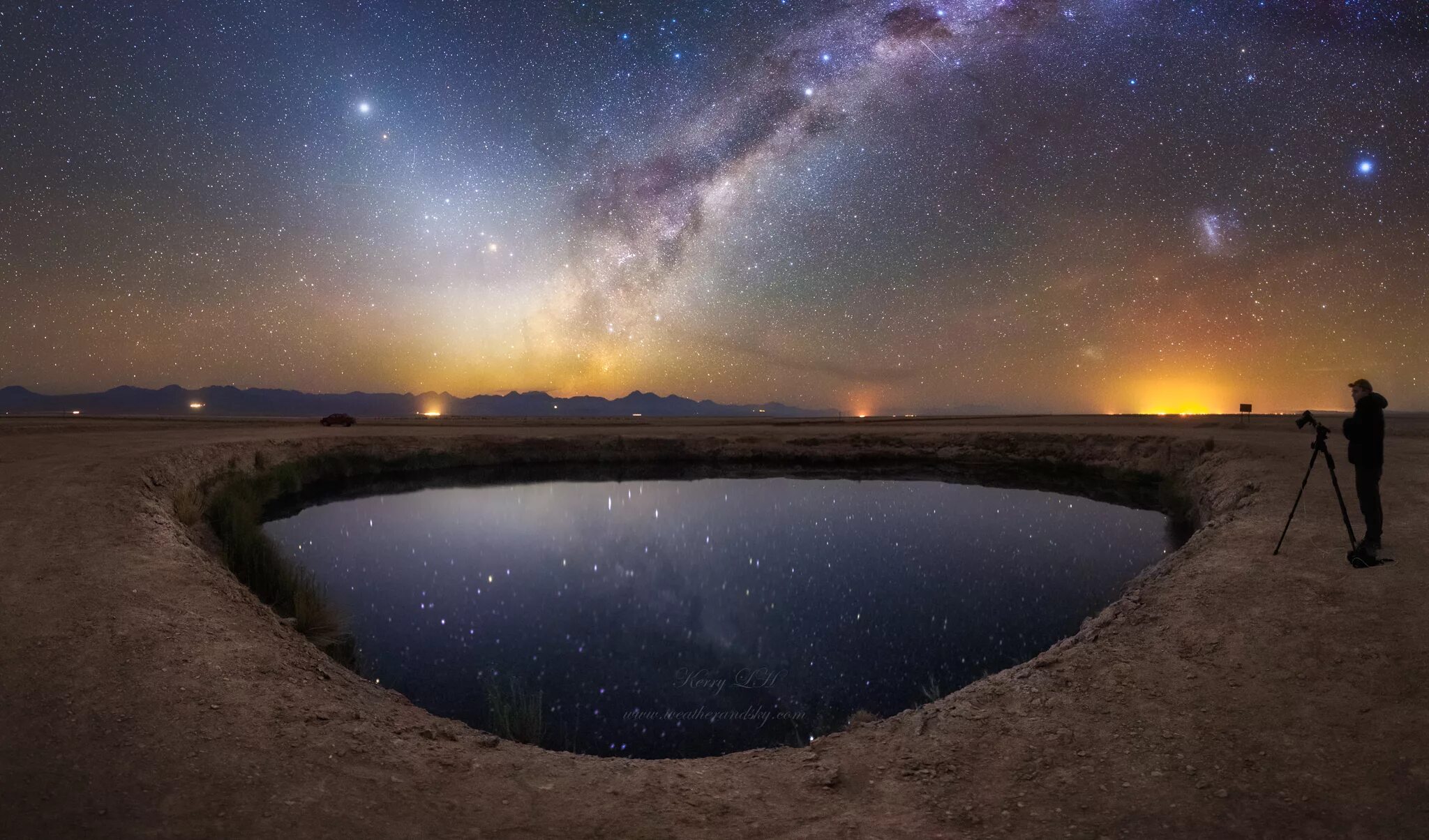 Рефракция атмосферы. Млечный путь над пустыней атакама, чили. Когда над пустошью взойдет луна. Лунная пустыня. Луна в пустыне.