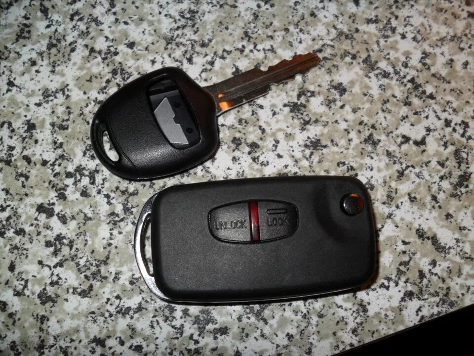Как разобрать брелок митсубиси асх Mitsubishi Key Fob Battery Replacement EASY DIY YouTube