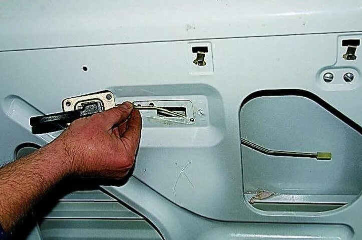 Как открыть заднюю дверь газель. Ручка задней двери газ 2705. тяги замка задней двери газель 2705. замок задней двери газ 2705. ручка двери правая пассажирская газ-2705.
