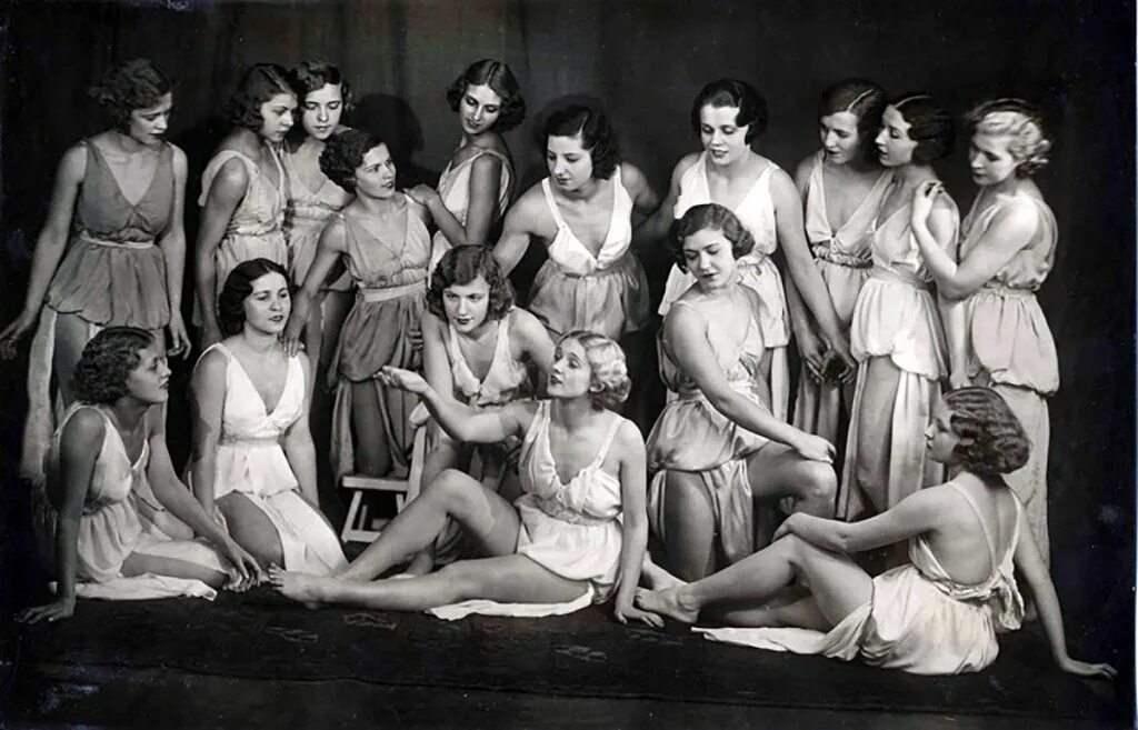 Парад физкультурников на красной площади 1936. Общество долой стыд. Советское общество «долой стыд». Долой стыд фильм 1994. Общество долой стыд.