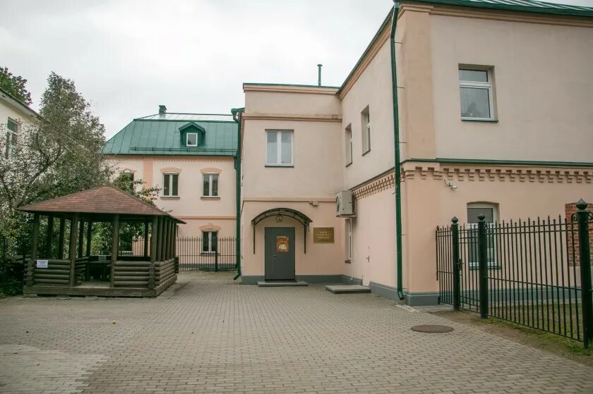 Свято георгиевская красногорск. Свято георгиевская школа ростов на дону. Георгиевская гимназия егорьевск. Свято-георгиевская гимназия красногорск фото. Свято-георгиевская гимназия красногорск здание.