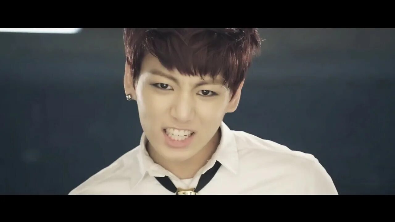 Fall in luv. Бтс 2014 boy in luv. чимин 2014 boy in luv. bts boy in luv mv. bts v boy in luv.