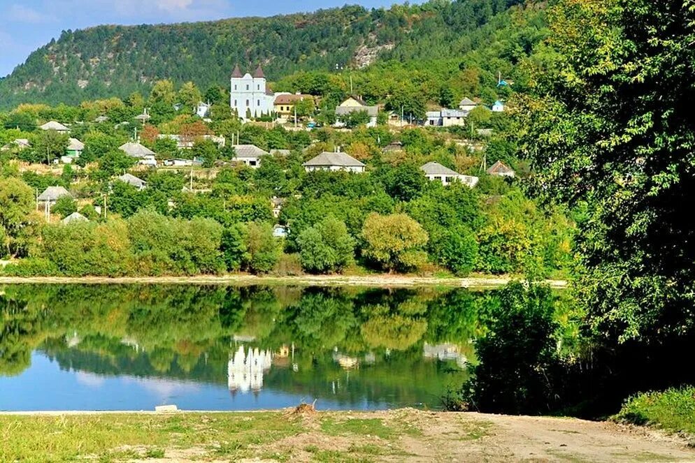 Молдова каймановы. Село Рашково Приднестровье. Село Рашков Приднестровье. Рашков село Молдавия. Рашков Приднестровье достопримечательности.