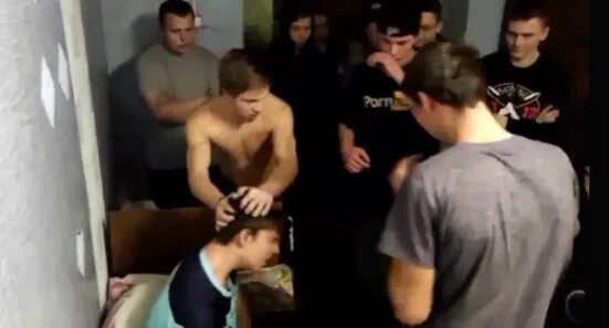 Люди, которые связаны с жесткое обоссывание, всегда готовы поделиться своим опытом