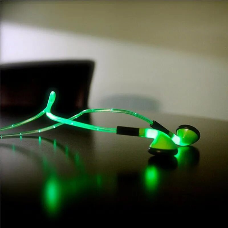 наушники меняющие цвет. наушники axent wear cat. наушники детские светящиеся. наушники color changing led wireless headphones. Chameleon в наушниках.