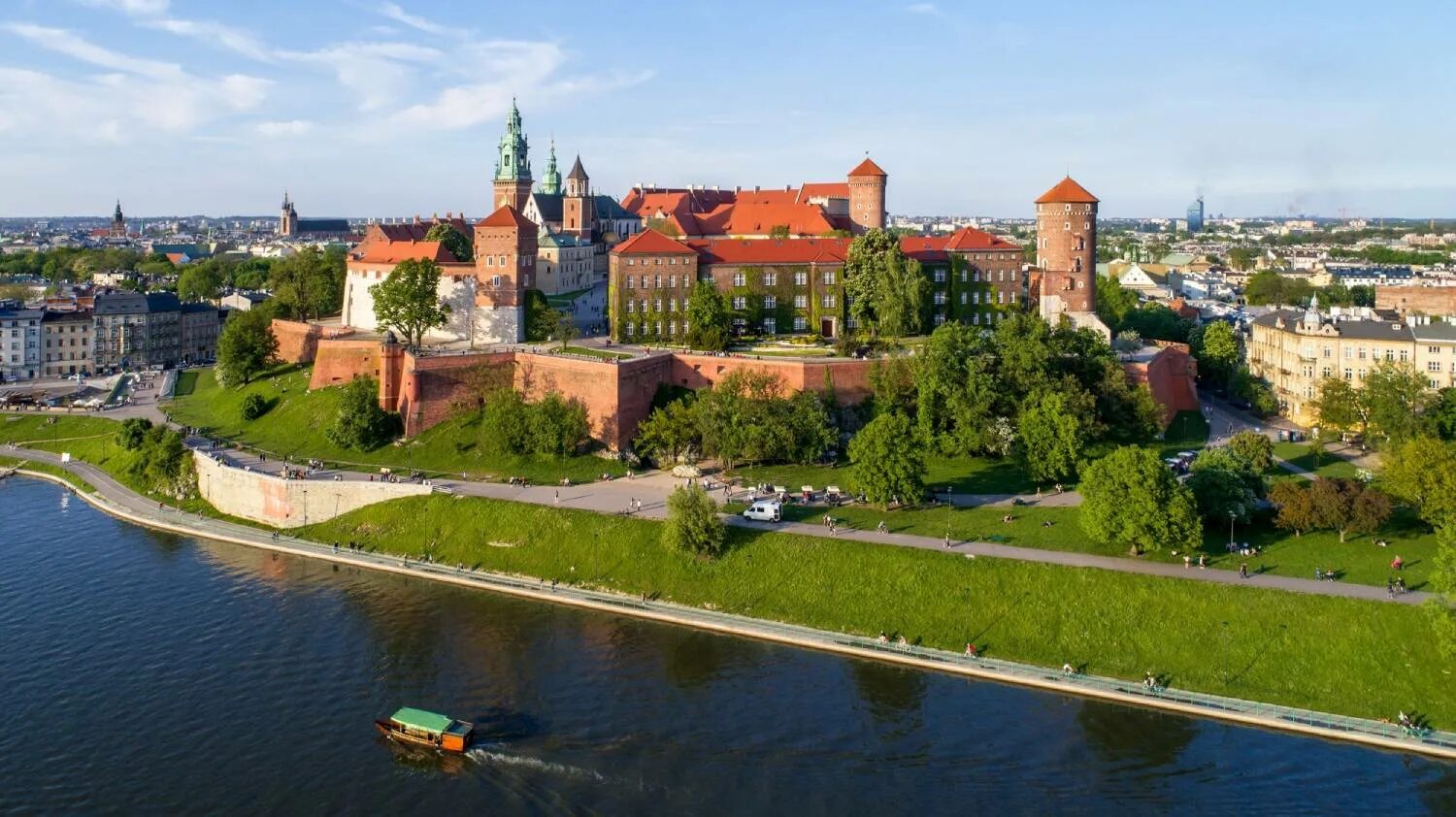 Висла варшава варшава. Варшава река висла. Королевский замок в польше на острове у вислы. Город висла. Река висла в польше.