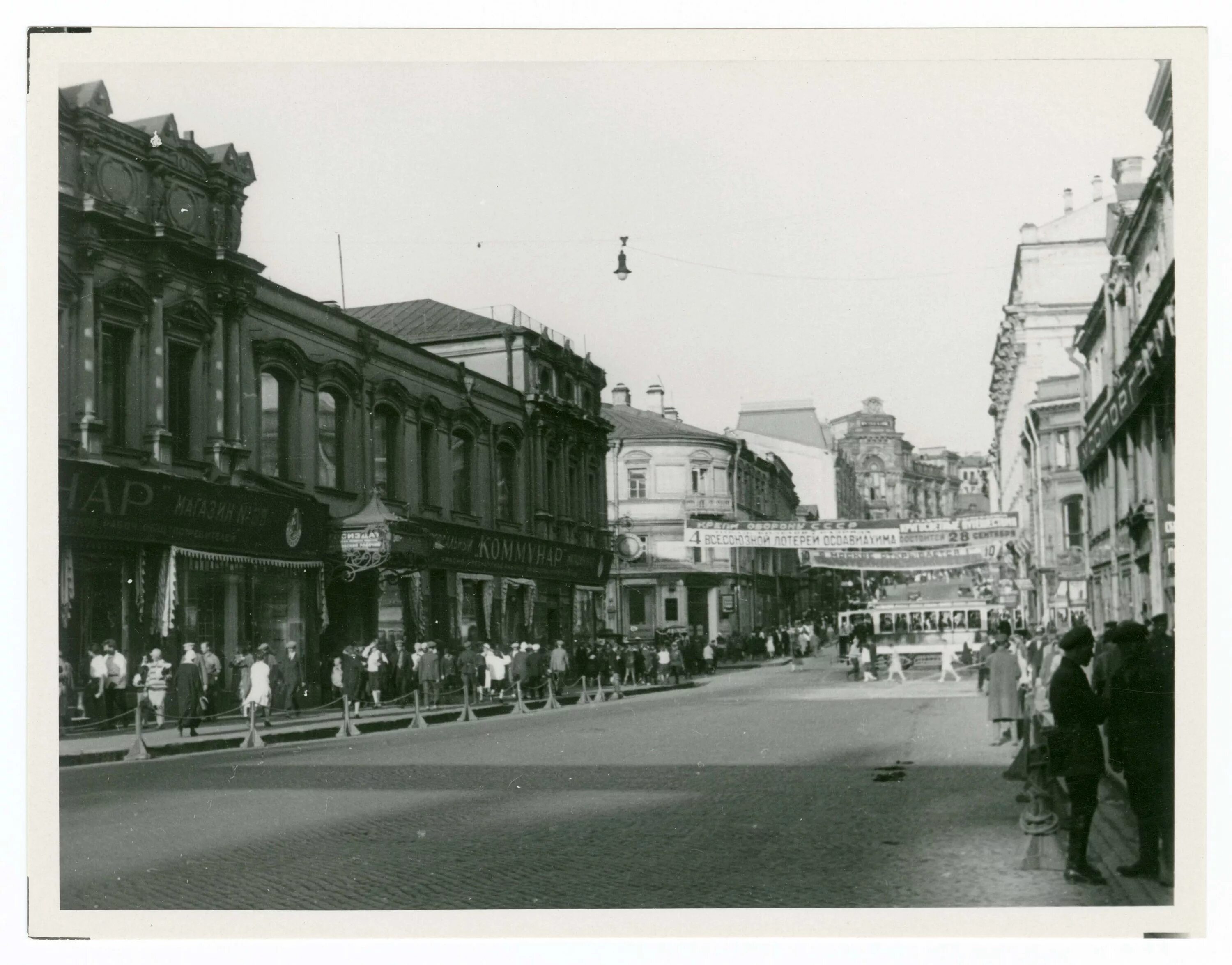 Какие города были в 1930 году. На Кузнецкий мост 1930. Московская улица 1930 годов. Улица Кузнецкий мост в 1930 году. Мост СССР 1930х.