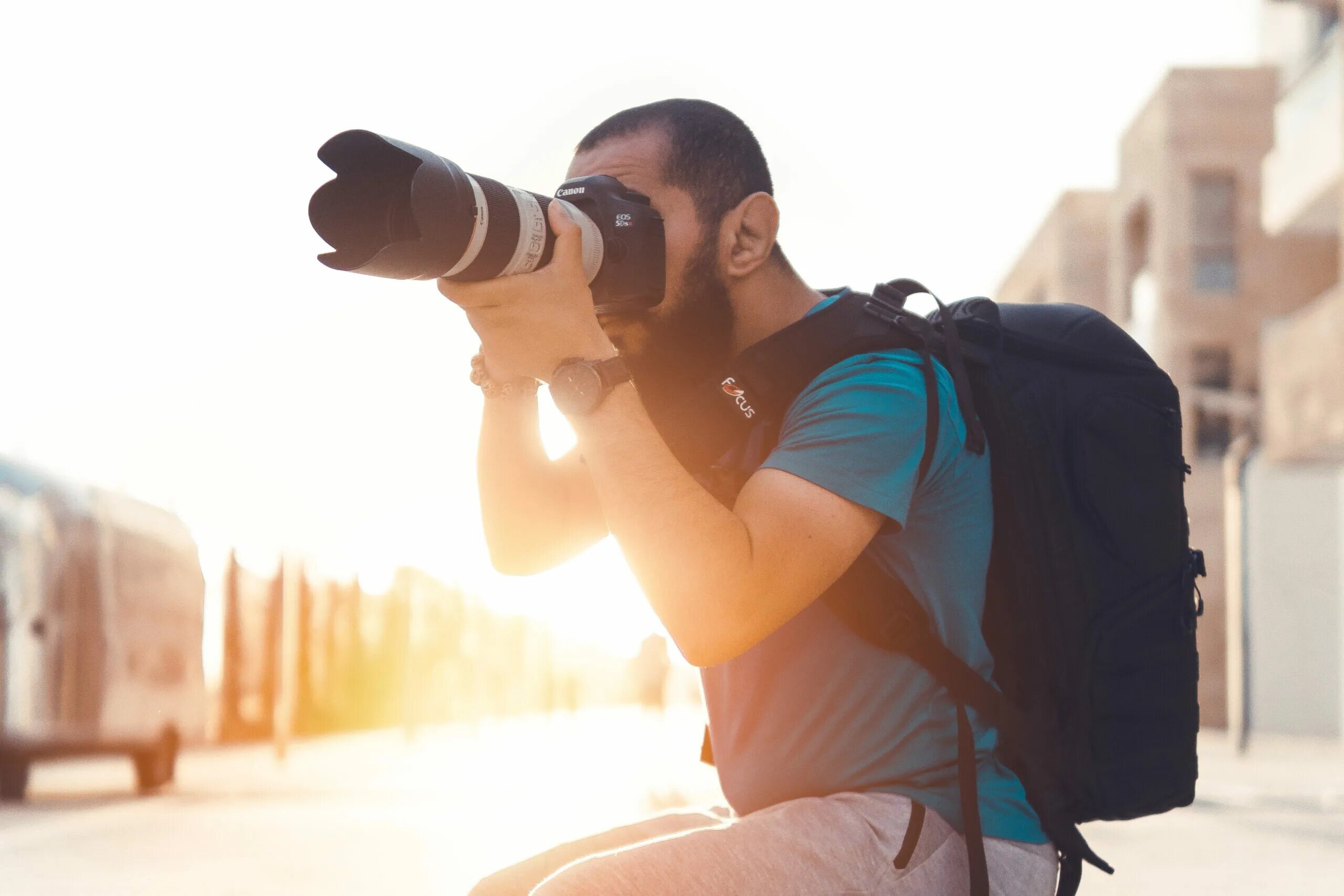 Фотограф на корабле. Я фотограф любитель. День фотографии цель. Профессиональный фотограф. Всемирный день фотографии.