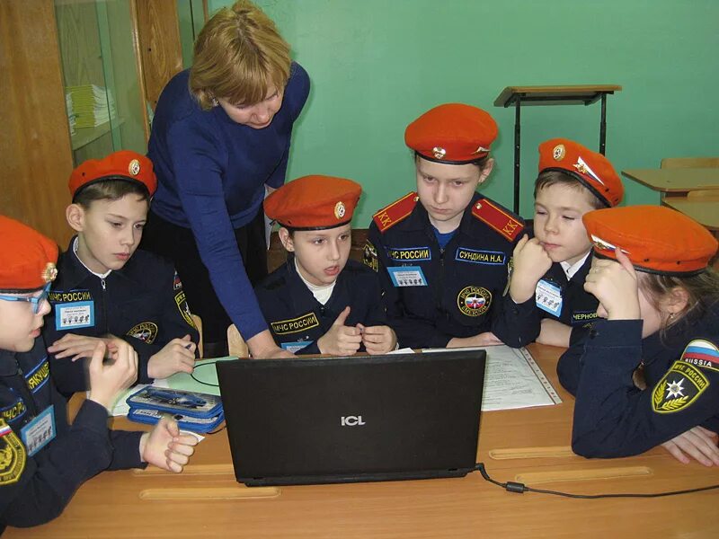 Патриотизм в школе. Патриотизм школьников. Патриотизм младших школьников. Младшие школьники патриотизм.