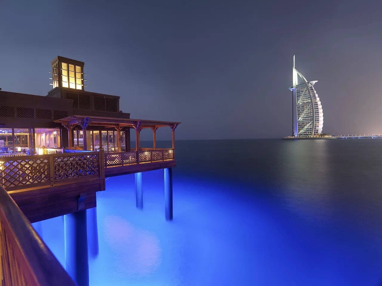 Ресторан с видом дубай. Перчик ресторан Дубай. Pierchic Dubai ресторан. Thiptara ресторан в Дубай. Оссиано ресторан Дубай.