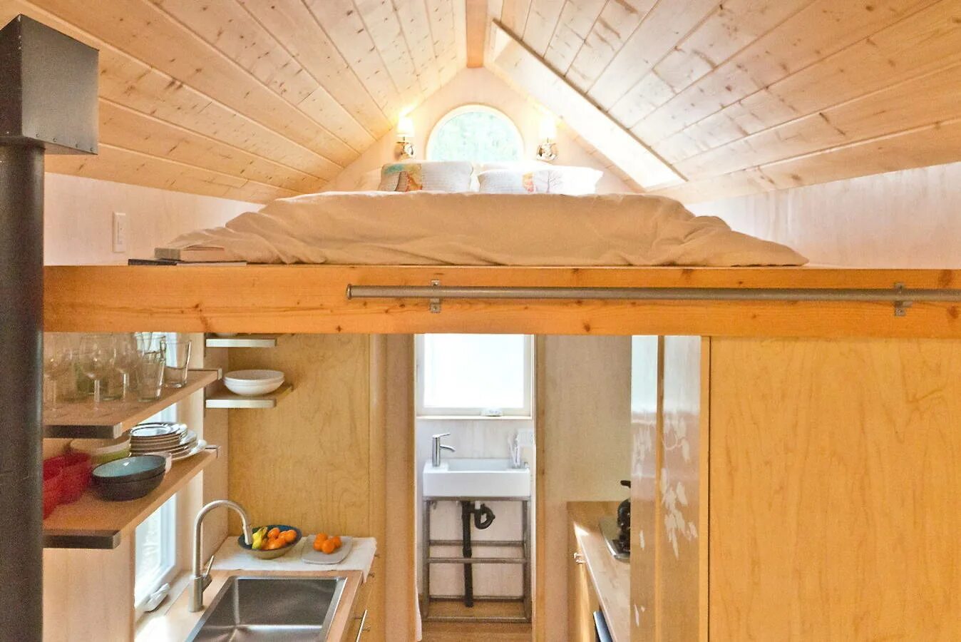 Тини хаус 3*6 планировка. Место под домом. Каркасник tiny house. Место под домом. Лестница в подвал в частном доме.