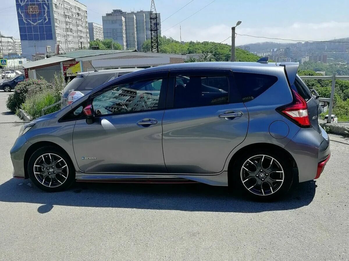 Ниссан ноут пауэр купить. Nissan Note 1.2 e-Power Nismo. Nissan Note e-Power 2017. Nissan Note e Power Nismo 2017. Nissan Note EPOWER 2017.