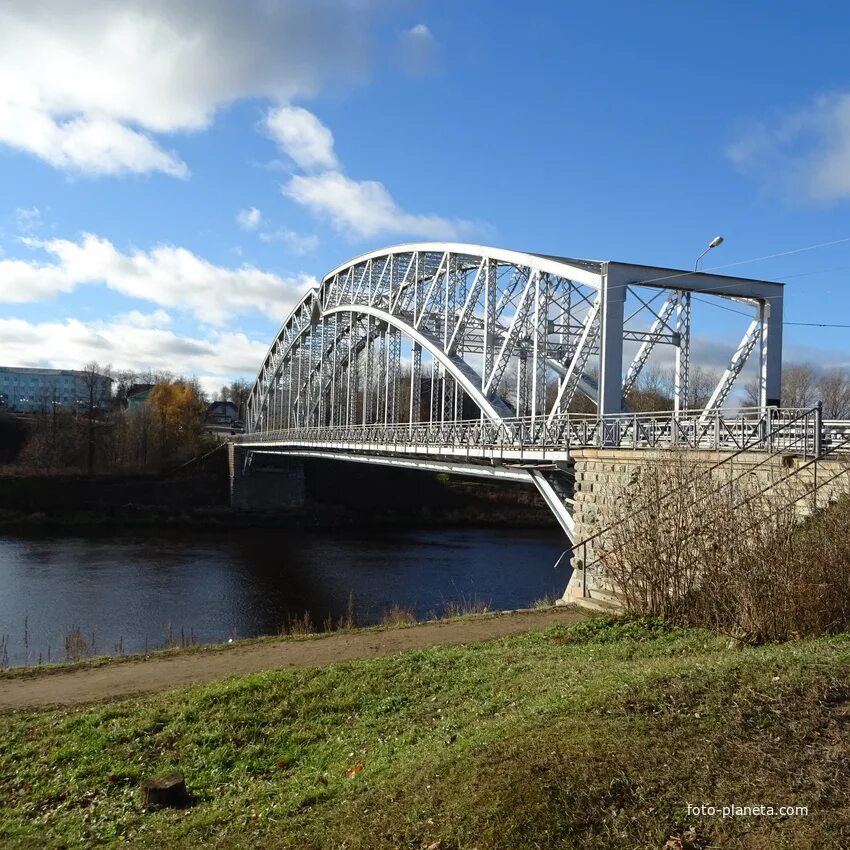 Мост Белелюбского в Боровичах. Мост Белелюбского Новгородская область. Боровичи Мстинский мост Белелюбского. Мост через Мсту в Боровичах. Боровичи новгородская область магазины