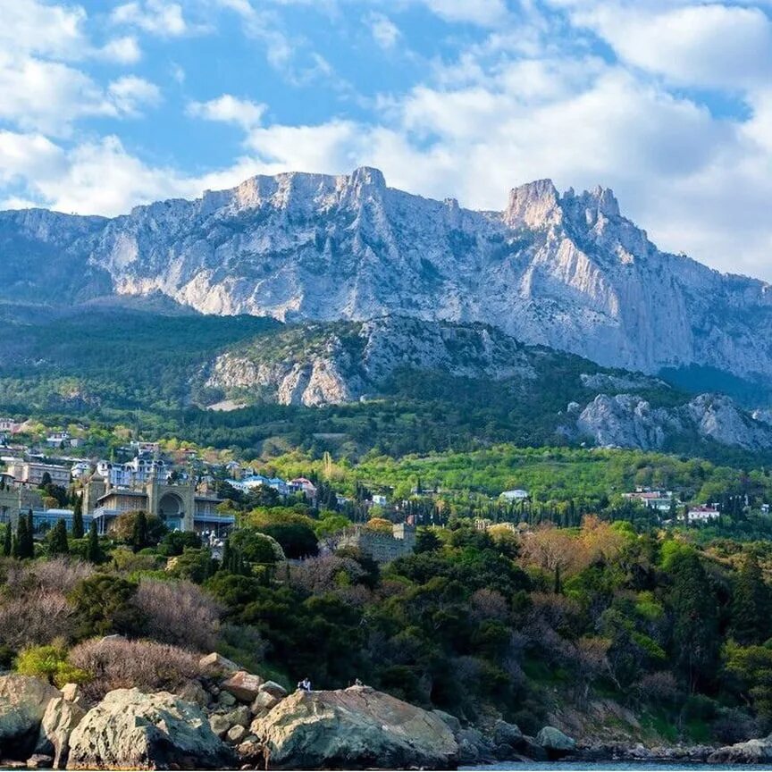 Алупка это. Алупка ай Петри. Алупка гора ай Петри. Крестовая гора Алупка. Воронцовский дворец ай Петри.