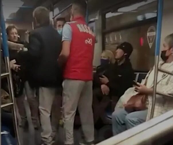 Беременна в 16 где парень ударил девушку. Мужчина ударил девушку в метро москва. москва профсоюзная метро девушка. мужчина ударил женщину в поезде. свидание с женщинами на метро профсоюзная москва.