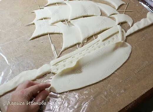 Кораблик из соленого теста. Корабль из соленого теста. Корабль из соленого теста своими. Парусник из теста. Корабль соленого теста.