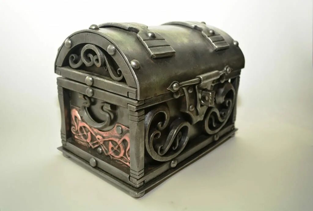 Ковка на сундук. Антикварный сундук. Сундук деревянный с кованными элементами. Сундук монте кристо. Шкатулка-сундук.