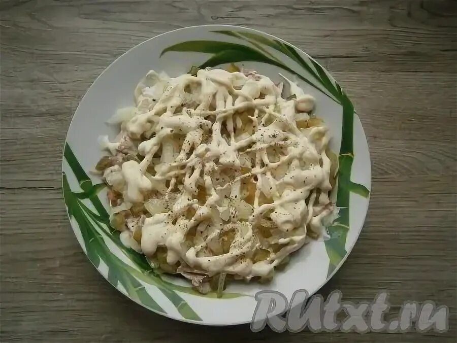 Салат белый с копченой курицей. Салат белый лебедь с копченой курицей. салат белый лебедь с грибами и копченой курицей. салат белый лебедь с грибами и копченой. салат белый лебедь с копченой курицей и шампиньонами.