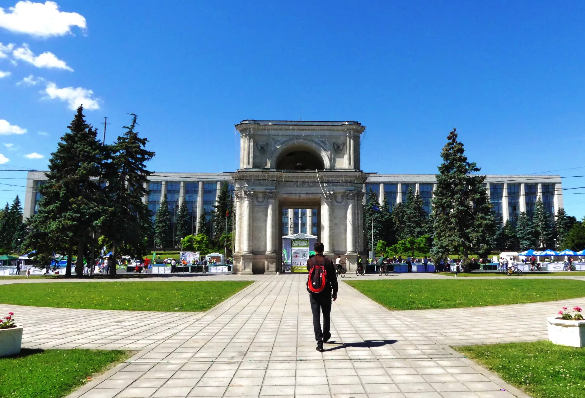 Москва молдова кишинев. Кишинев центр. Молдавия Кишинев достопримечательности. Кишинев набережная. Кишинев центр города.