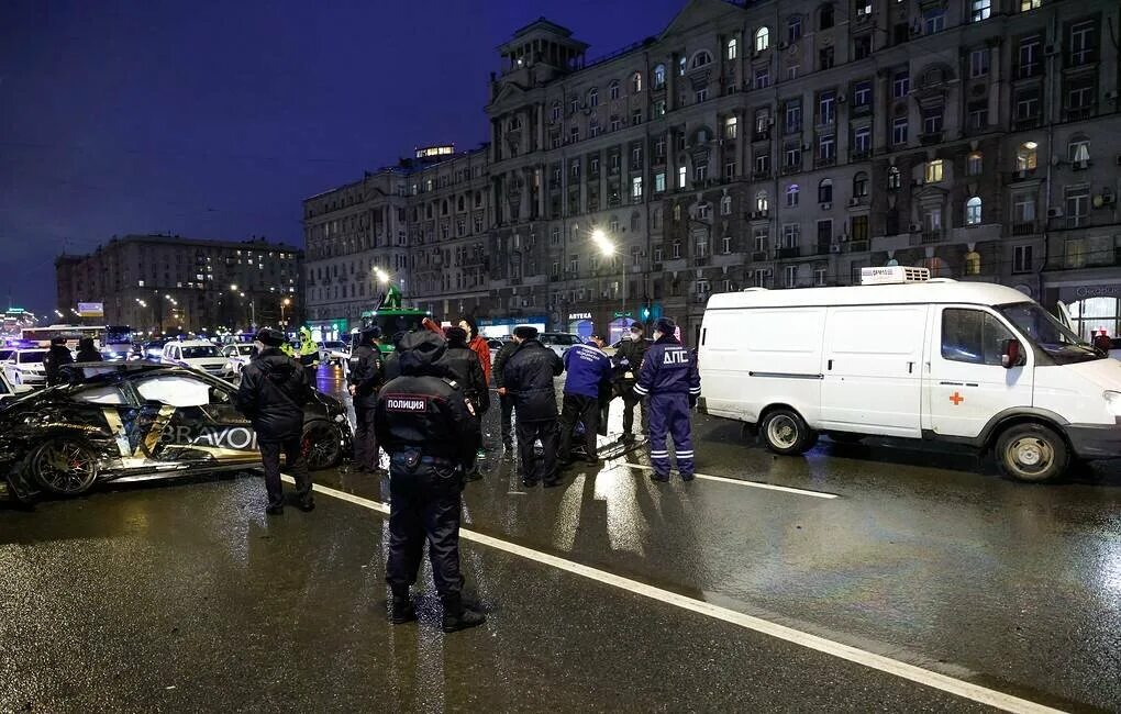 Гиб москва. Авария на Кутузовском проспекте Саид Губденский. ДТП на Кутузовском Губденский. Блоггер Саид Губденский. Авария в Москве Саид Губденский.