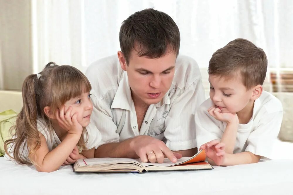 Мама папа сын читать. Воспитание ребенка. Родители и дети. Воспитание ребенка в семье. Школьник с родителями.