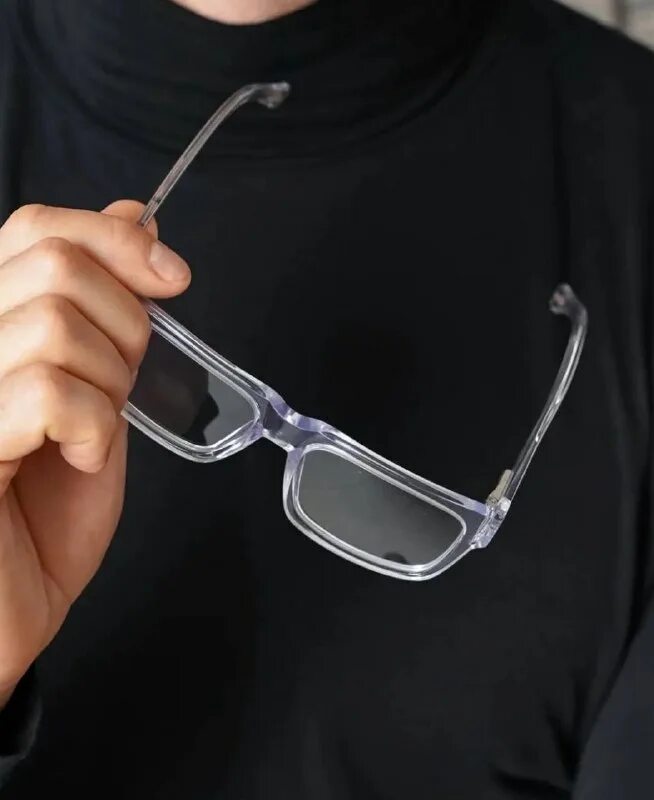 удивленные мужчина и женщина. даммер очки. Spectacles glasses разница. Essilor crizal prevencia. дети в очках для зрения.