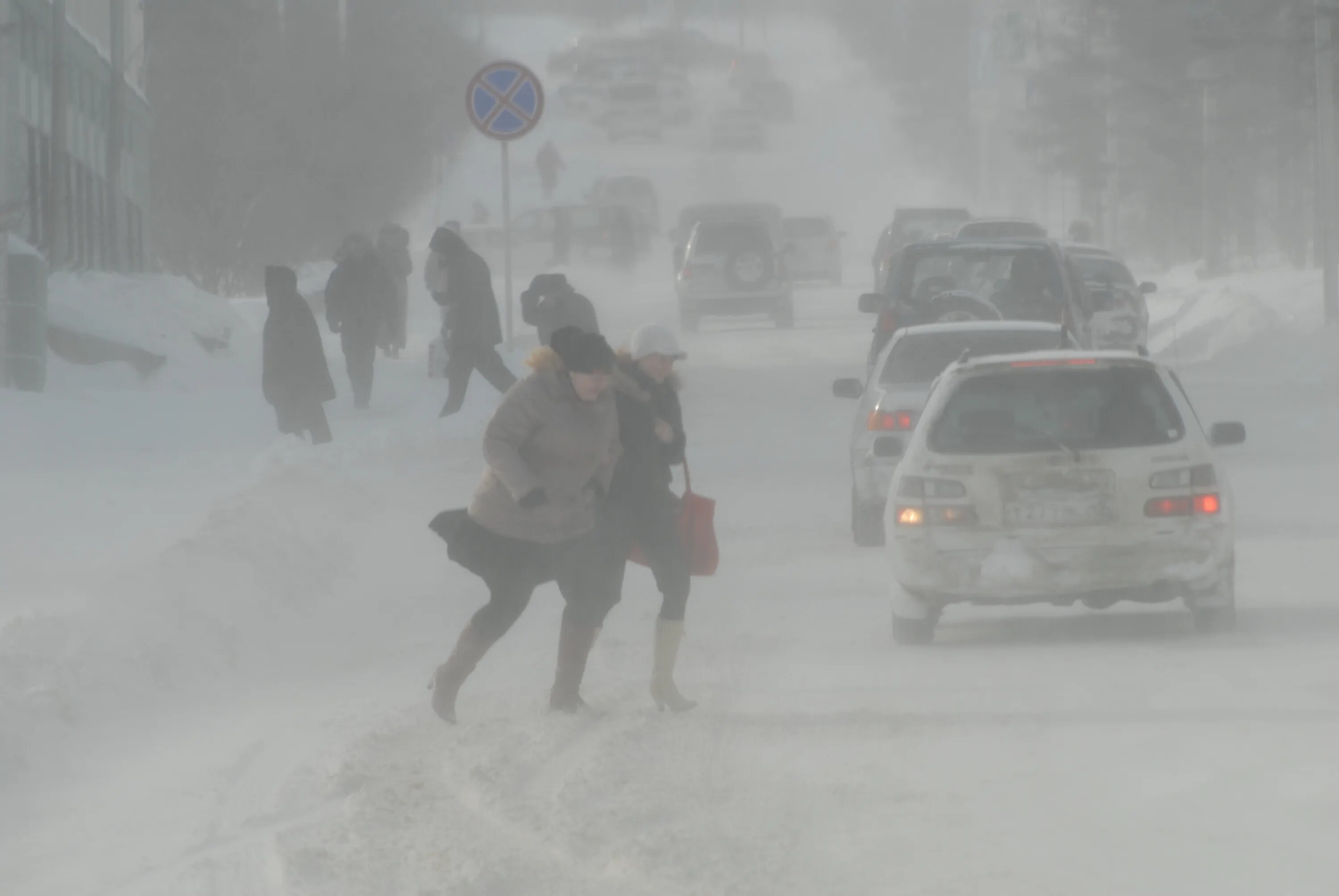 Сильная метель в городе. Снежная буря ЧС. Метель. Снежный Буран в городе. Сильная метель Снежная буря.