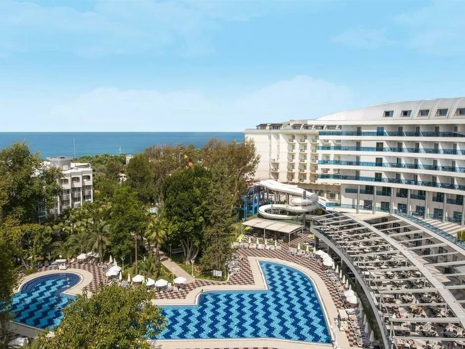 Бассейны, горки, пляж / Delphin Deluxe Resort, Турция, Аланья / Delphin Deluxe R