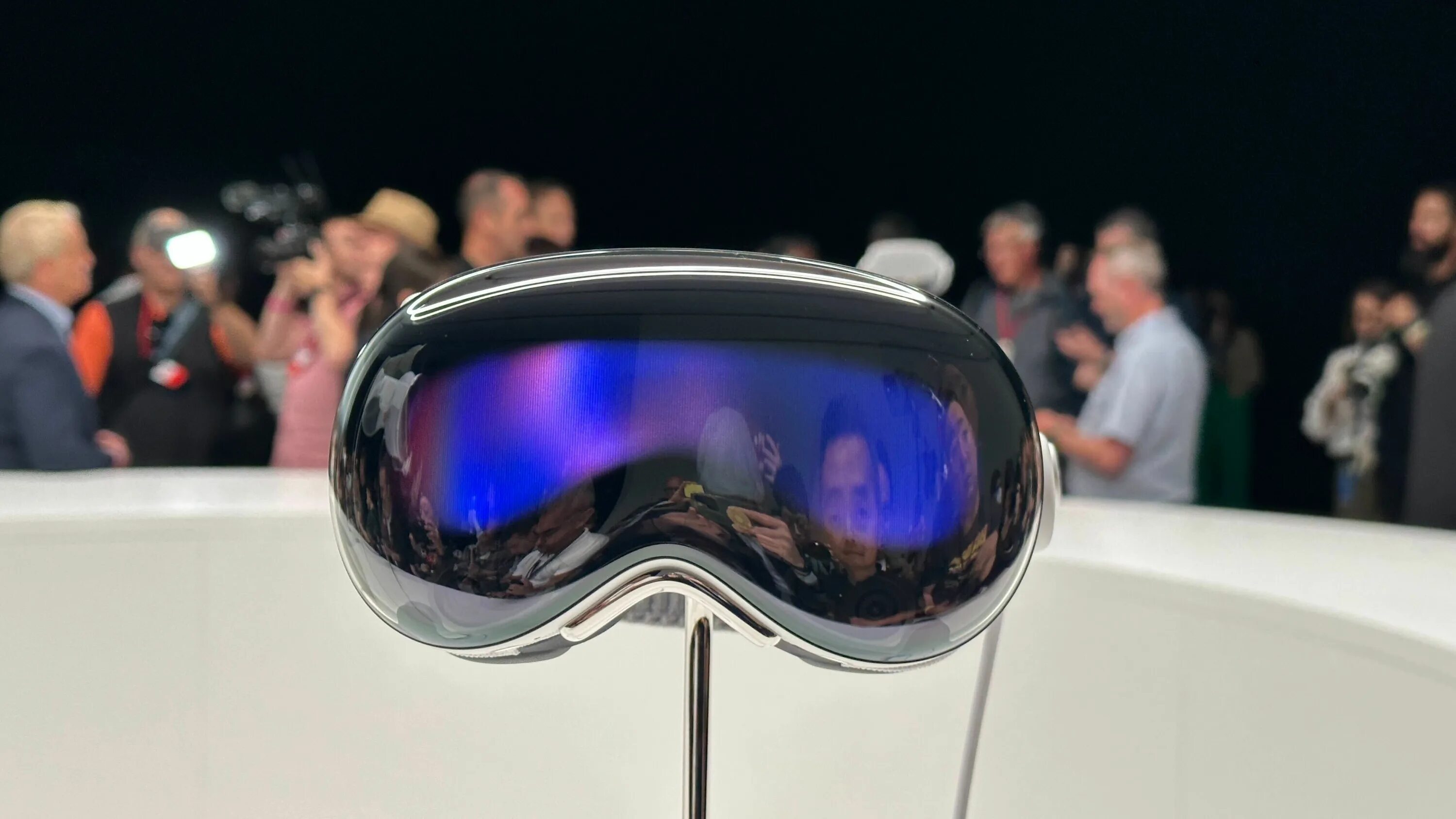 Купить очки apple vision. Apple Vision Pro. Aplay vijioion Pro. VR Apple Vision Pro. Apple Vision Pro 2023.