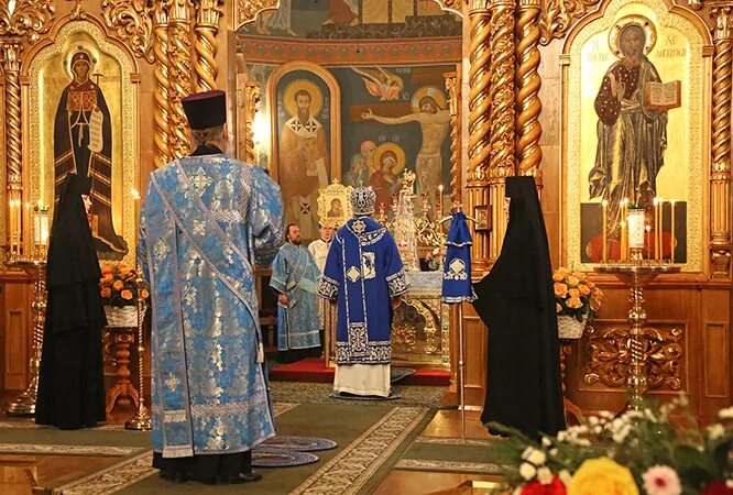 Архиерейское богослужение пензенская епархия. Литургия в Дивеево. Мельничная община Дивеево Девичья. Образ Святой и праведной Анны в Дивеево.