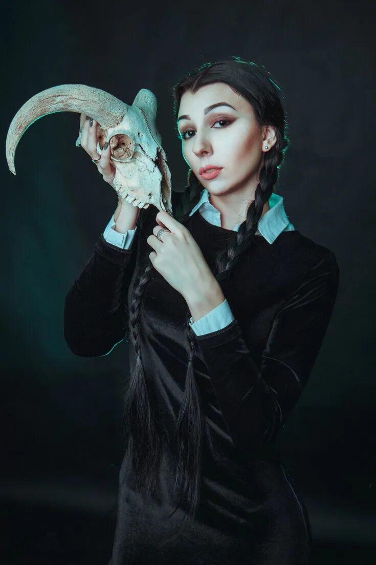 Wednesday cosplay. Венсди Аддамс косплей. Wednesday косплей.