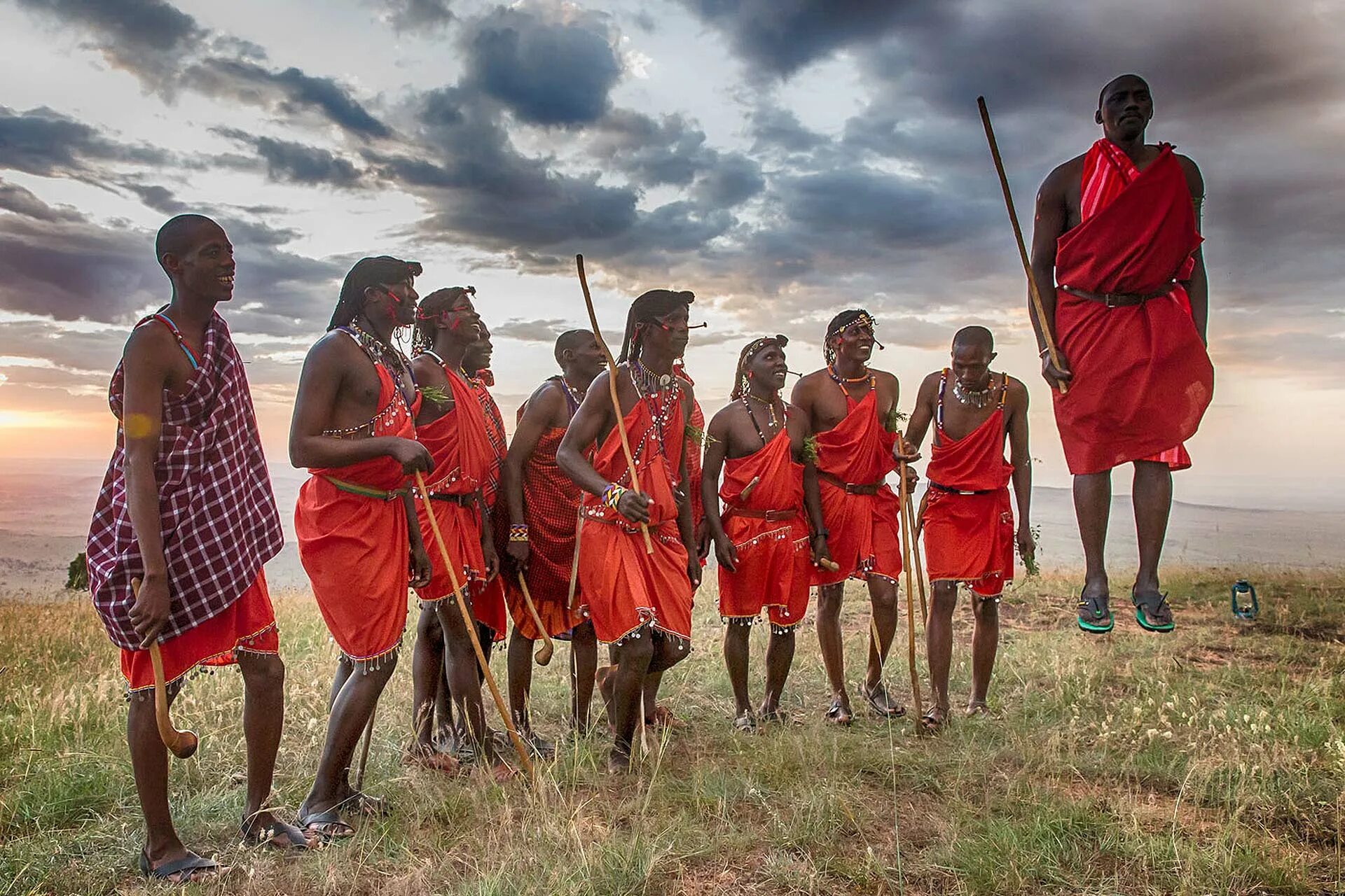 За высокое племя людей. Африка Занзибар Масаи. Масаи народ Африки. Кения племя Масаи. Тутси нилоты Масаи.