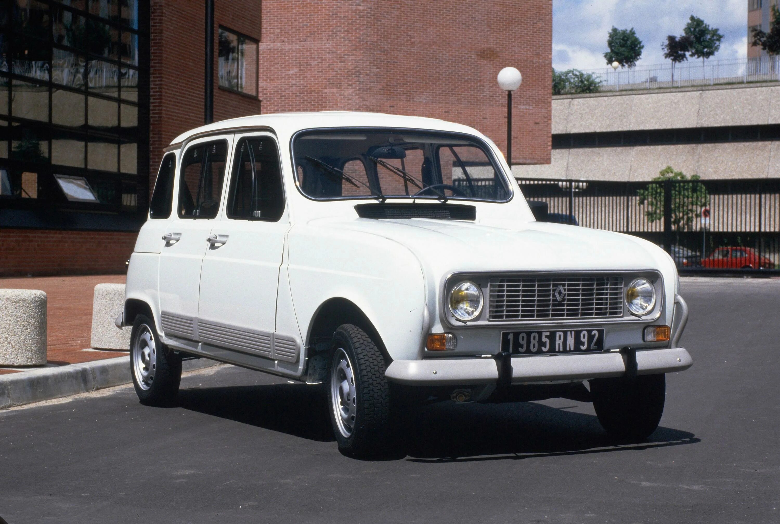 Рено 4 купить бу. Renault 4l. Renault 4 1984. Renault 4 1961. Renault 4 1994.