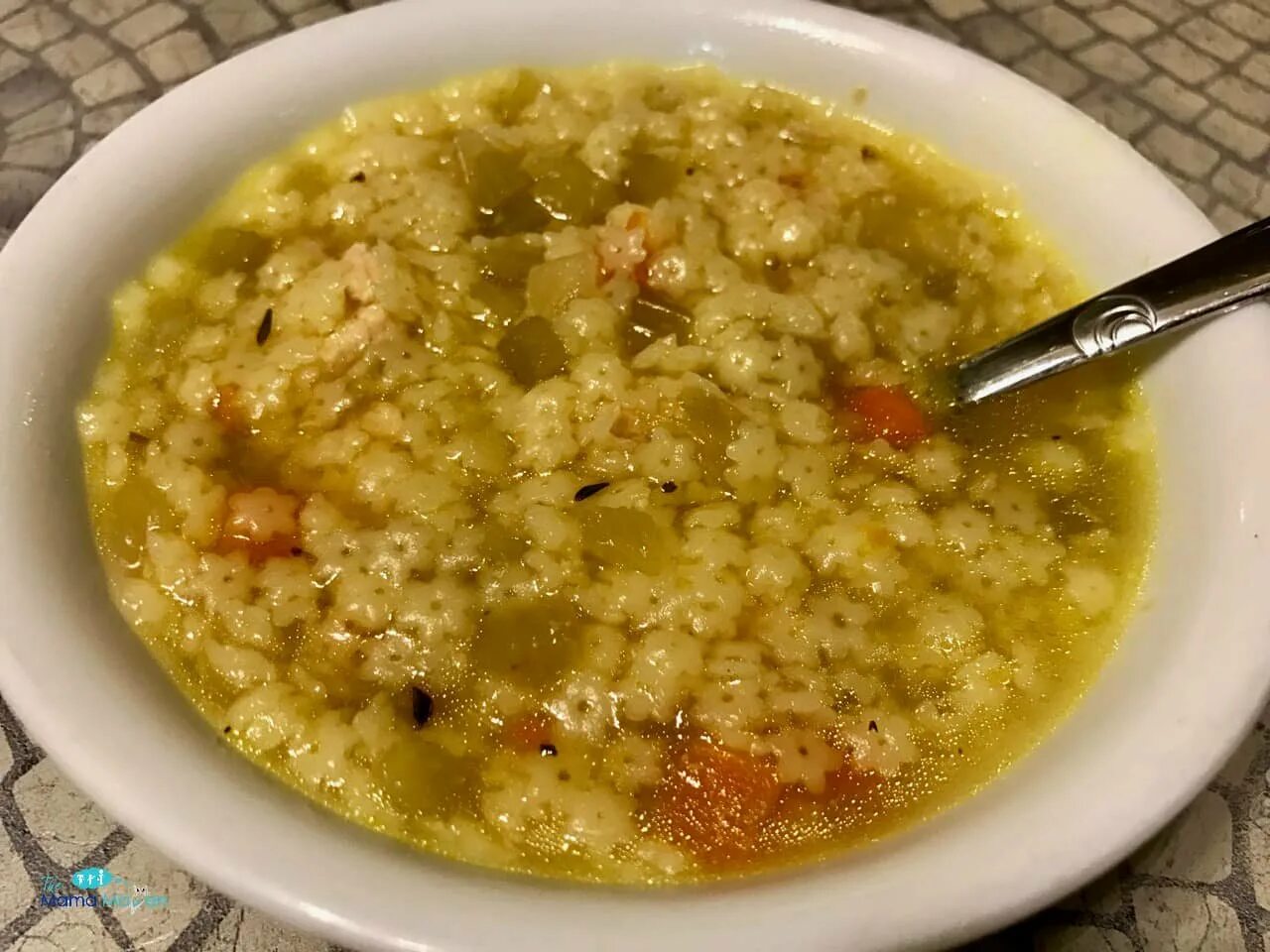 Суп в тарелке дома. 3 клоны в супе. 3 клоны в супе. Гороховый суп с зеленым горошком. 3 клоны в супе.