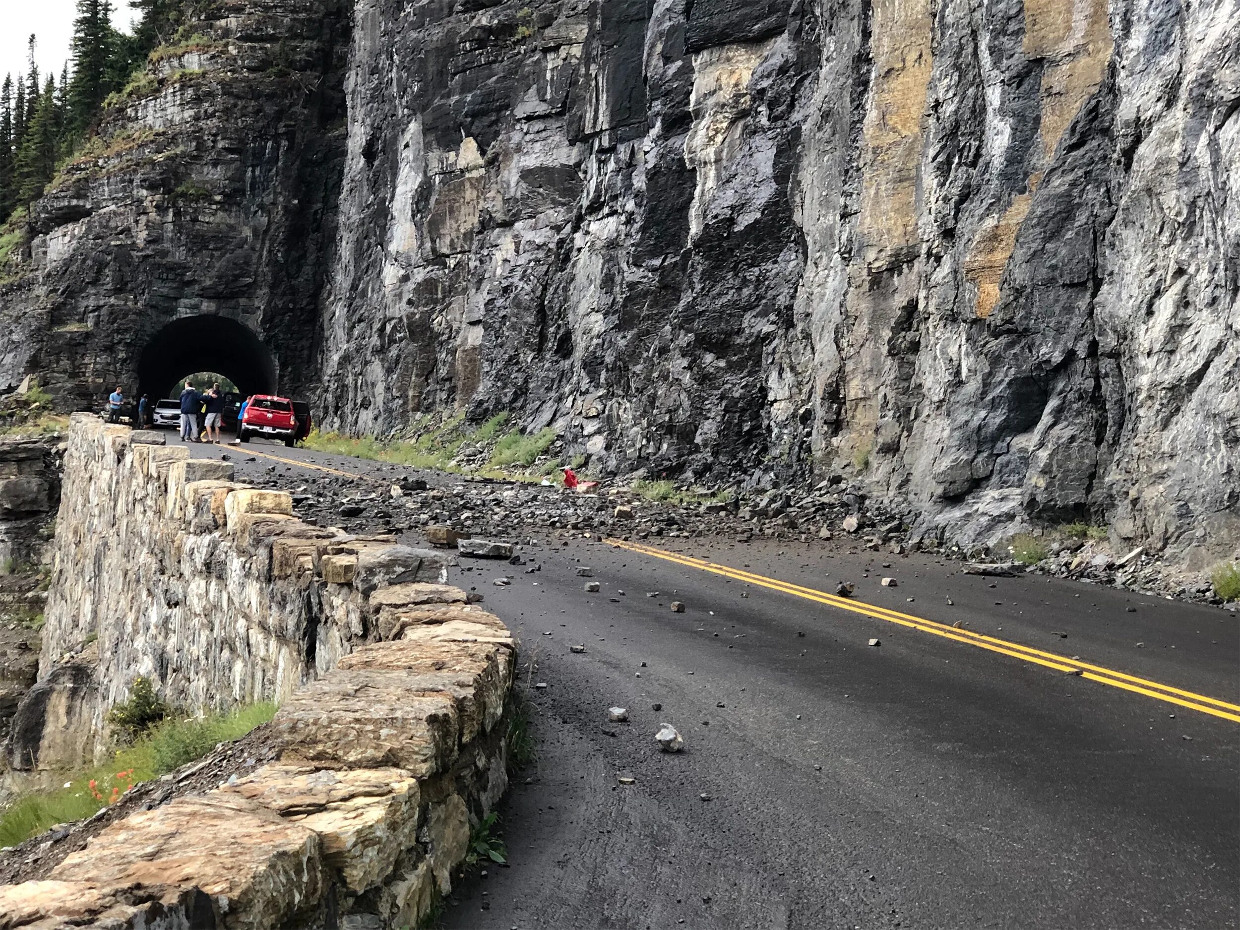 Rock fall. Оползни на кавказе. Камнепад в горах. Дорога заваленная камнями. Rock fall.