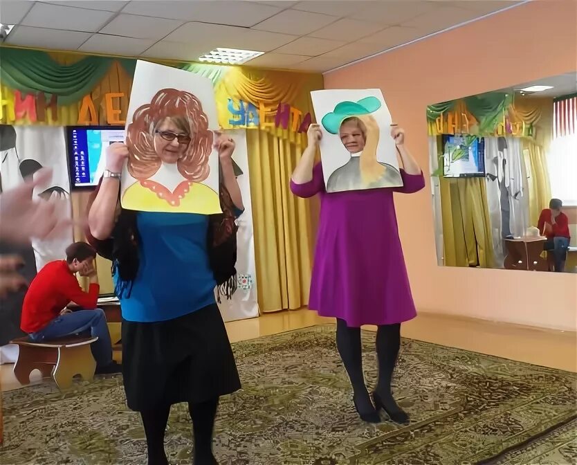 сценка в сельском клубе