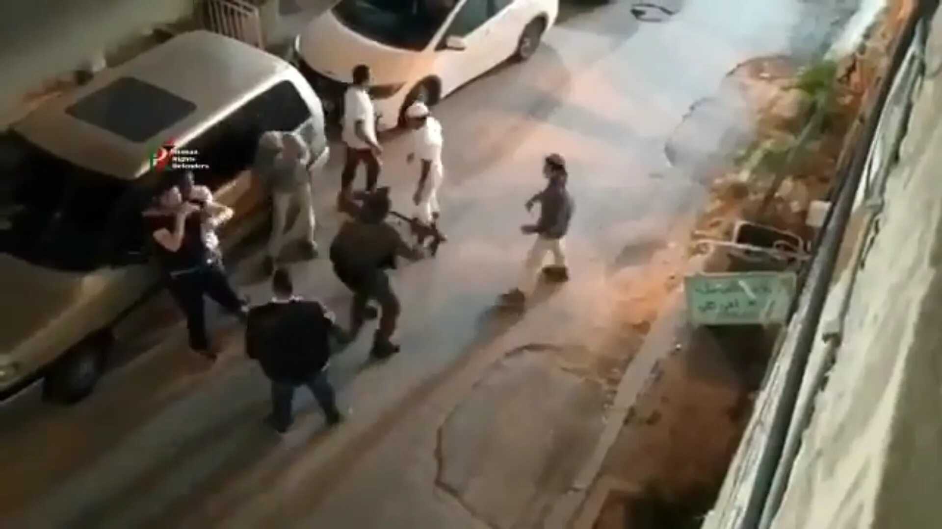 Нападение ученика. Избиение военнослужащего. Израильские солдаты избивают палестинцев.