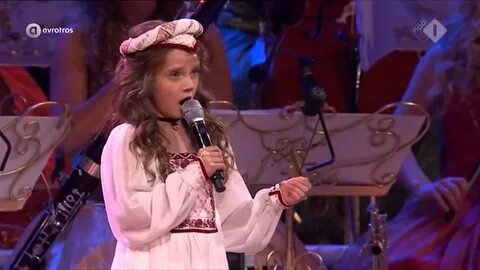 Она начала петь