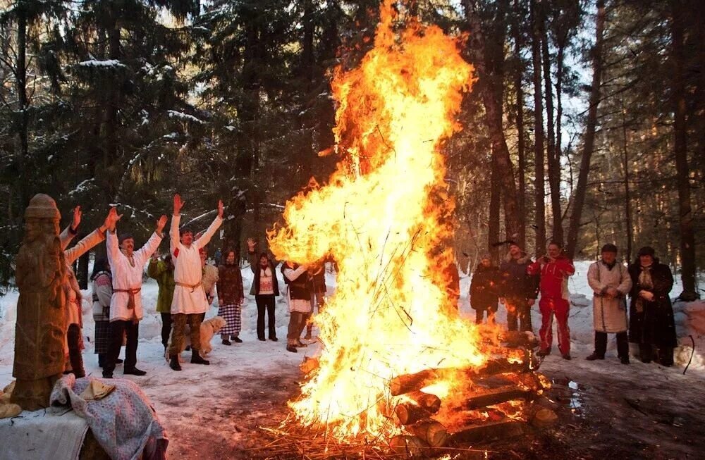 Весеннее равноденствие у славян праздник. Масленица языческая Славянская Комоедица. Языческие гуляния. Языческий новый год. Масленица языческий праздник.