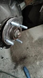 Замена ступичной шпильки