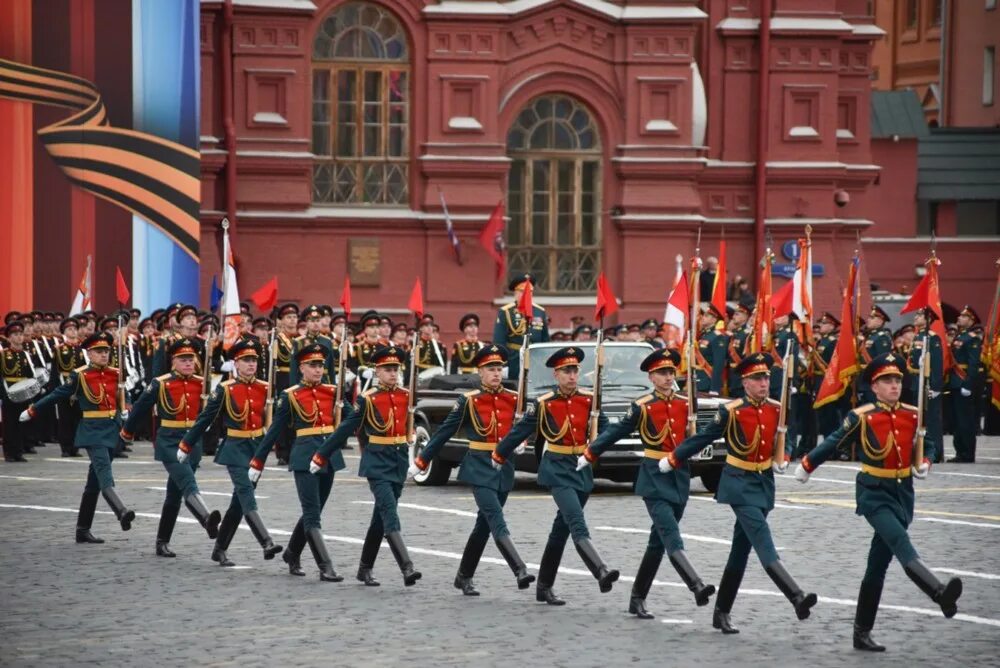 Парад победы на красной площади в москве. Парад на красной площади. Парад на красснойплощади. Парад ТНА красной площади. Парад накраснни площади.