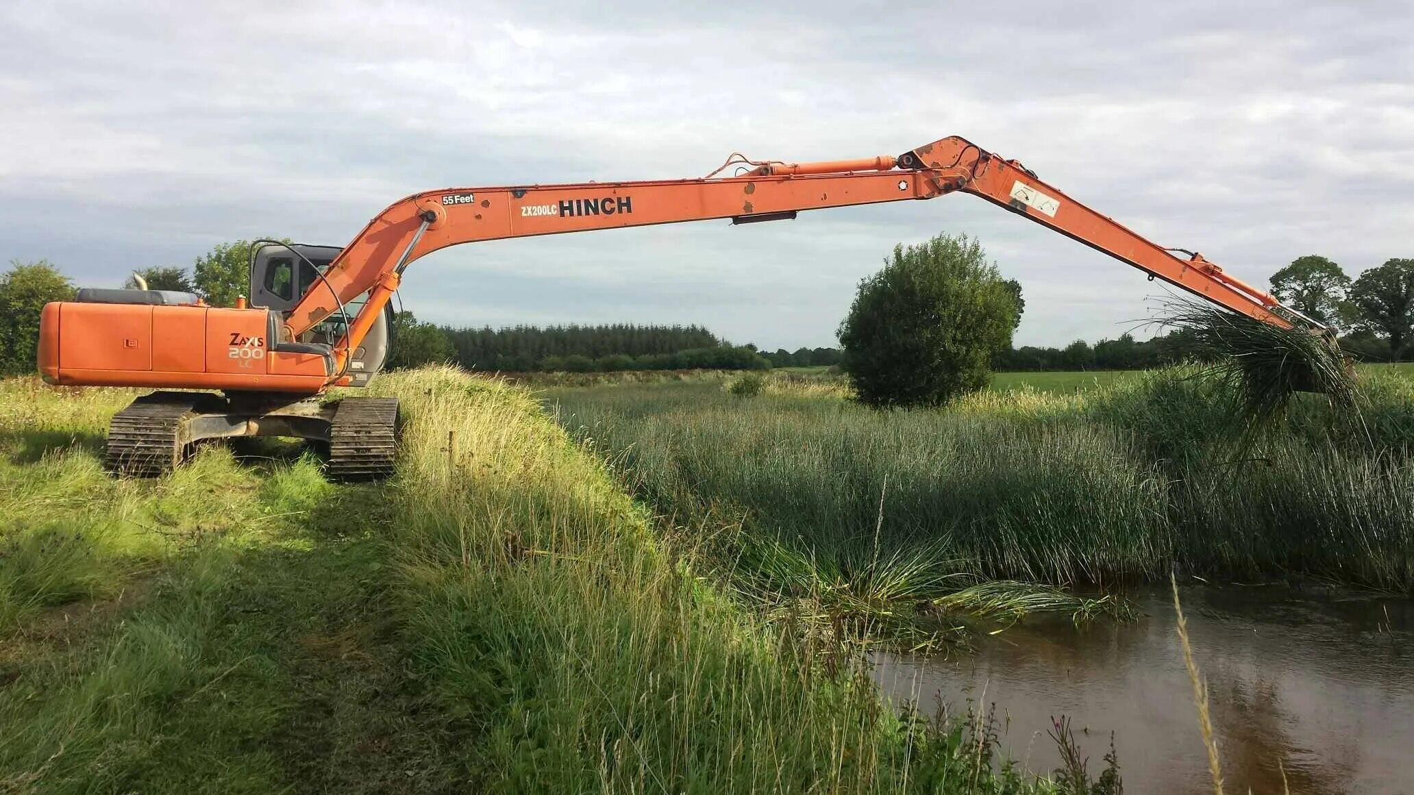 Doosan 225 экскаватор с удлиненной стрелой. Длиннорукий экскаватор Hitachi 220. Doosan 330 экскаватор. Hitachi zx200 long reach. Удлинить стрелу