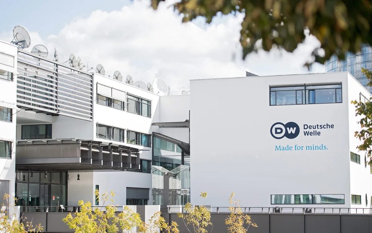 Дойче велле на русском прямой эфир. Телеканал deutsche welle. Dw news. Dw телеканал. Dw канал.
