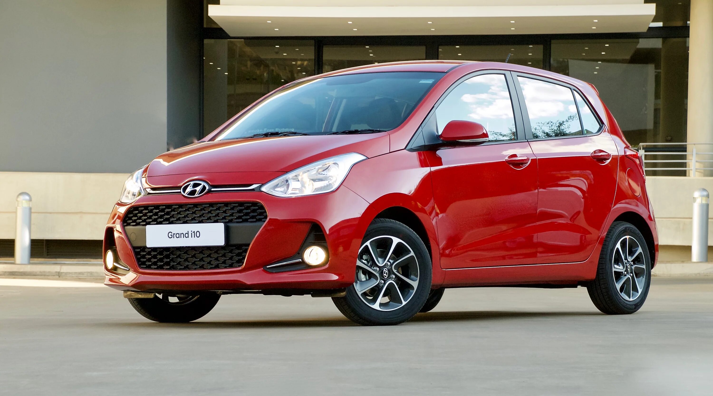 Купить машину новичку. Hyundai i10 2022. Hyundai i10 2021. Hyundai Grand i10. 2023 Hyundai i10.