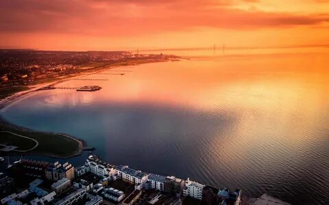 Красивые берега с городами