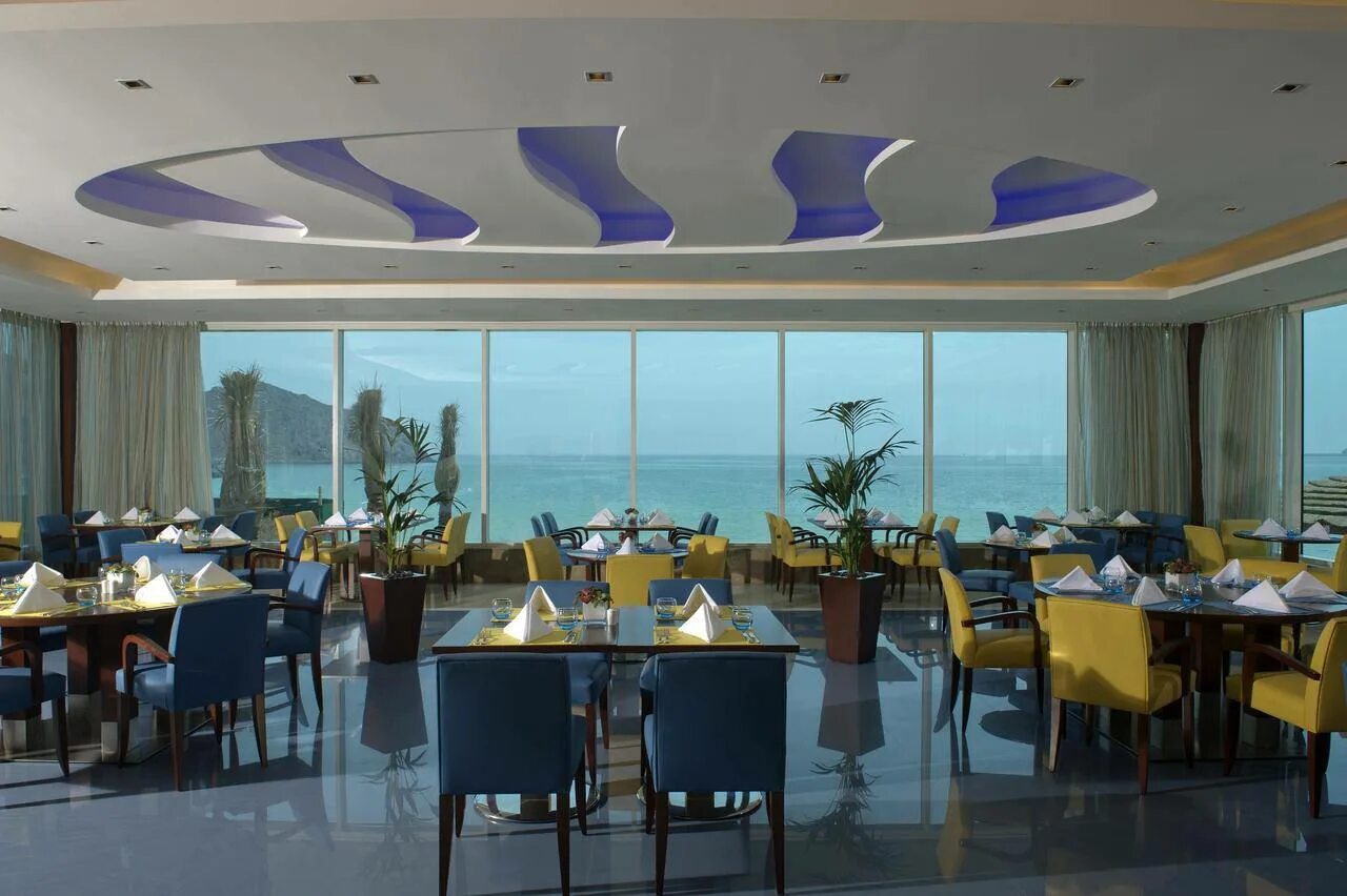 Oceanic khorfakkan resort spa оаэ. Океаник корфаккан резорт. эмираты отель oceanic khorfakkan. фуджейра океаник корфаккан резорт 4. oceanic resort &amp; spa - khorfakkan beach 4*.