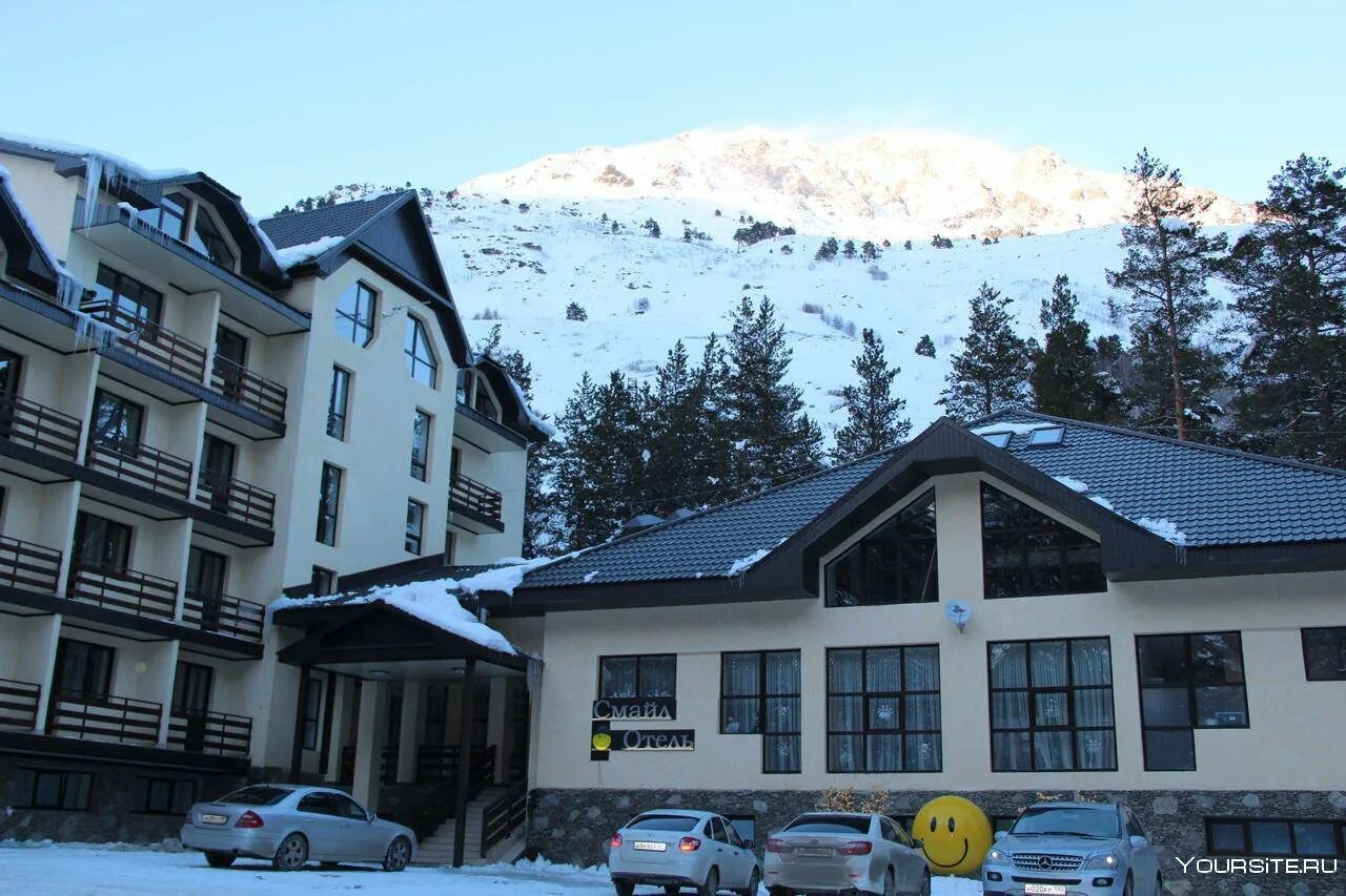 Поселок эльбрус кабардино-балкария. Поселок терскол, поляна чегет. Терскол кабардино-балкария гостиница. Поселок терскол приэльбрусье. Эльбрус терскол.