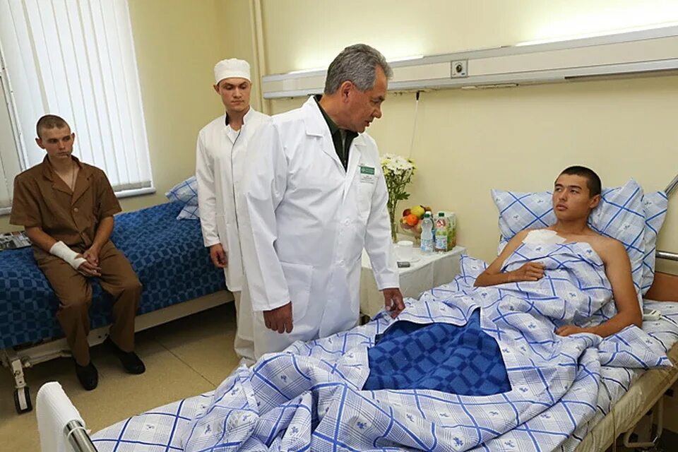 Шойгу военный госпиталь Шойгу. Шойгу в госпитале Бурденко. Раненые в больнице москвы