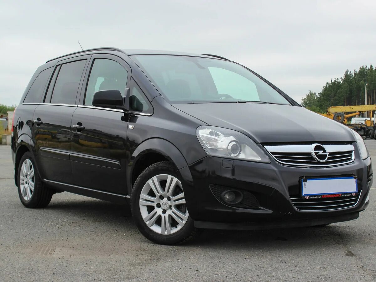 Opel zafira машина. Opel Zafira b. Opel Zafira 1. Опель Зафира 2010. Опель Зафира б 1.8.